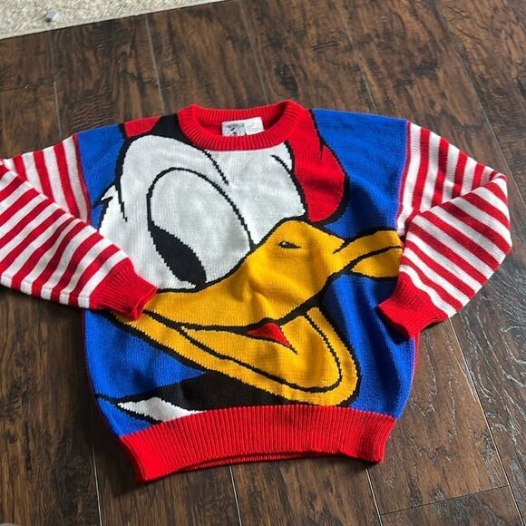 Vtg 1990s Mickey Co Walt Disney Sweater huge Donald Duck Face  size M in EUC - Picture 1 of 7